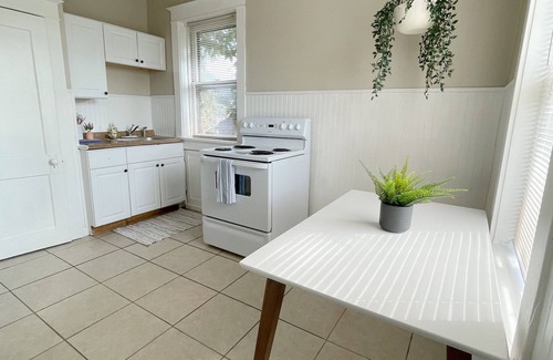 Tower Grove South Apartment | Clean and Cozy 2-Bed near Route 66 and Tower Grove