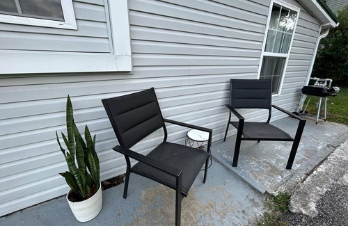 Williamsburg House | Clean and cozy 4 Bed, 2 Bath home- Sleeps 11- Close to university-