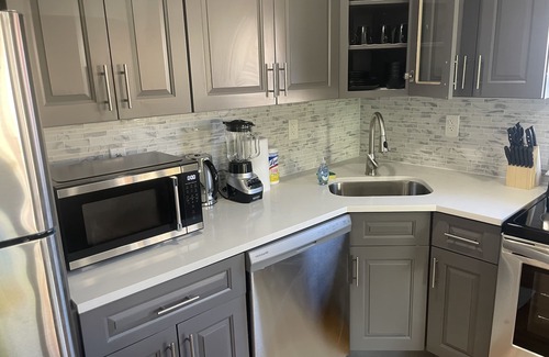 Williamsbridge Apartment | clean and lovely 3 bedroom, 2 bath in North Bronx