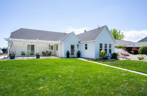 Lehi House | Clean and Quaint Getaway