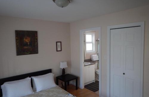 Coquitlam House | Clean and Quiet 2 bdr 2 bthr private entrance entire guests suite near Coquitlam Center mall and skytrain