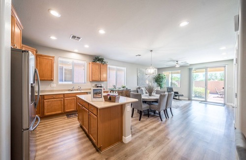 Anthem at Merrill Ranch House | Clean and Updated in Sun City Anthem at Merrill Ranch 55+ Community!