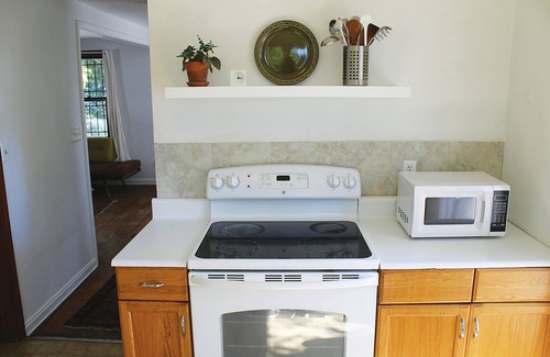 Fairfax House | Clean, Artsy Apartment, Nice Community, Driveway