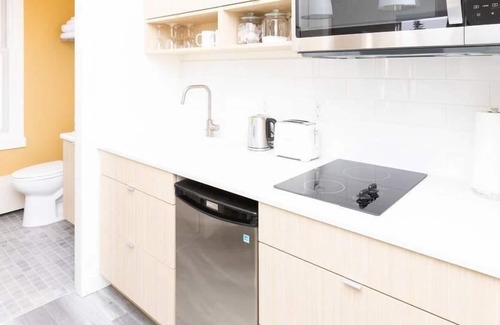 Northeast Edmonton Apartment | Clean, Central Plush Sanctuary in Highlands