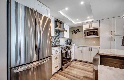 Garden City Condo | CLEAN & Coastal-Chic! Renovated Oceanfront Retreat w/Balcony & Pools