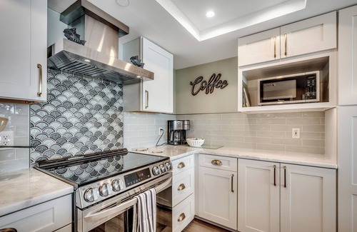 Garden City Condo | CLEAN & Coastal-Chic! Renovated Oceanfront Retreat w/Balcony & Pools