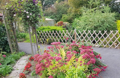 Aclou Cottage | Clean, Comfy Cottage. Suitable for 2-4 guests. Family-friendly. LA MAISMENT.
