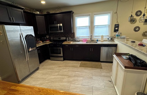 Linden Apartment | Clean comfy smoke friendly 2 bedroom stay
