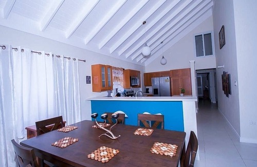 St. Ann's Bay Villa | Clean & Cozy 3 bedroom Villa — 5 min from the beach, close to major attractions