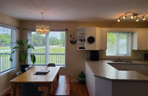 Winnipeg Beach House | Clean Cozy Charming 3bdrm 1.5bth Lrg deck & hottub