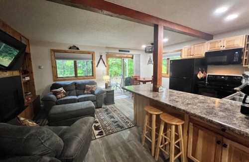 Wakefield Condo | Clean, Cozy & Completely Updated! 1B 1B Condo w Jetted Tub Room!