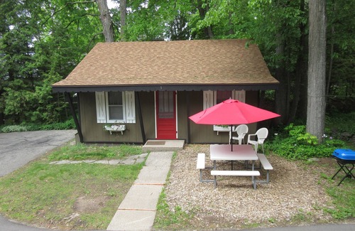 Sturgeon Bay Cottage | Clean Cozy Cottage On Waterfront Property Privacy Yet Close To Town