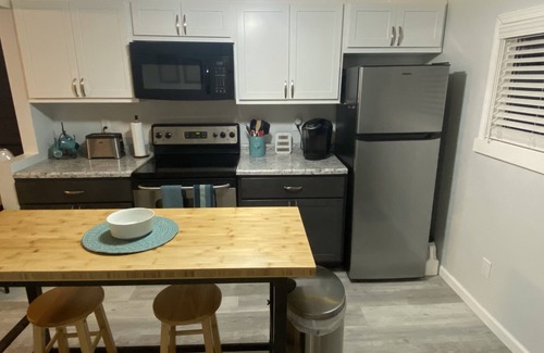Wabash House | Clean, cozy, modern1 bdrm house just 7 blocks from the Honeywell Center