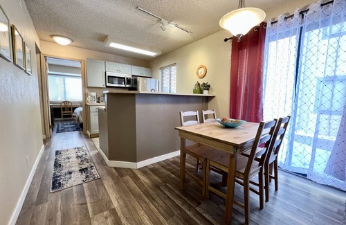 Greenwood Village Condo | Clean & Cozy One Bedroom Condo W/Kitchen In DTC