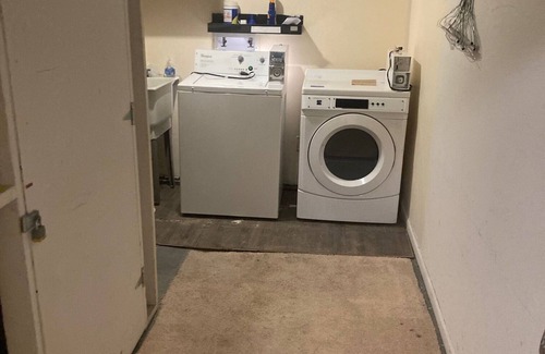 Southwyck Apartment | Clean & cozy studio in Hawthorne Hills SW suburban Toledo