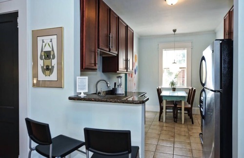 Dilworth Condo | Clean Dilworth 1BR King Condo | Balcony | Walkable