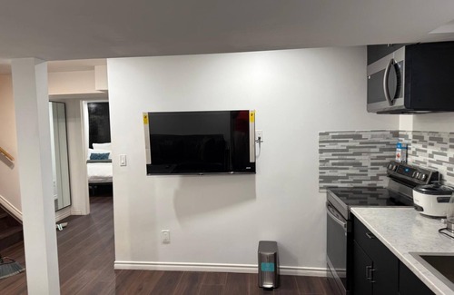 West Edmonton Apartment | Clean Executive Family Haven Short Stay