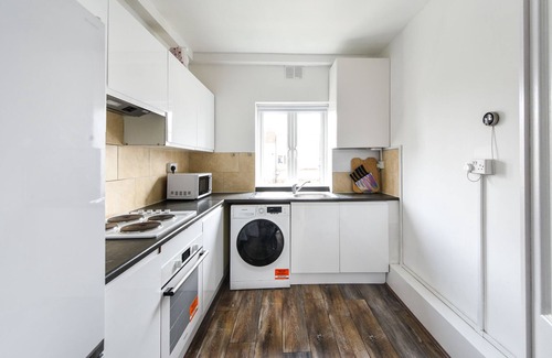 Hendon Apartment | Clean, Fresh, and Spacious 2 bed