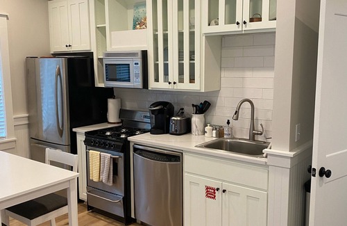 Watercolor Cottage | Clean & Newly Renovated Carriage House. 1 blk to Camp Watercolor. Perfect for 2!