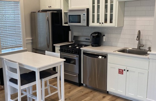 Watercolor Cottage | Clean & Newly Renovated Carriage House. 1 blk to Camp Watercolor. Perfect for 2!