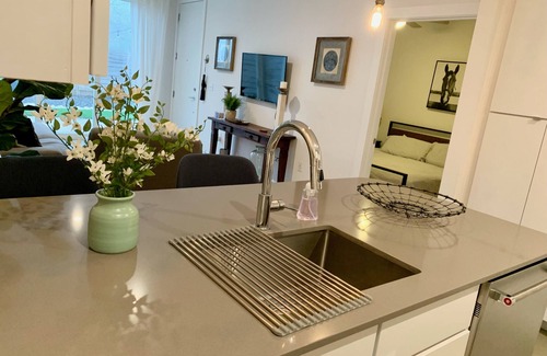 Govalle Condo | Clean Private Condo w/yard!
