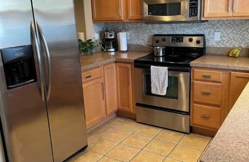 People's Freeway House | Clean, quiet, centrally located home