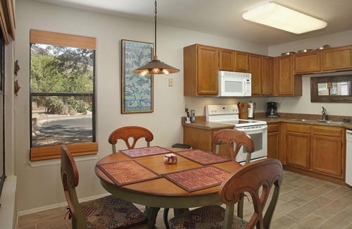 Tucson Condo | CLEAN, RARE Private & Best View at EDGE of Property Facing Mountains! 2br/2ba