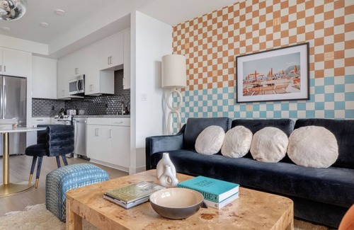 University Heights Apartment | Clean University Heights 1BR w/Courtyard, nr Restaurants, by Blueground