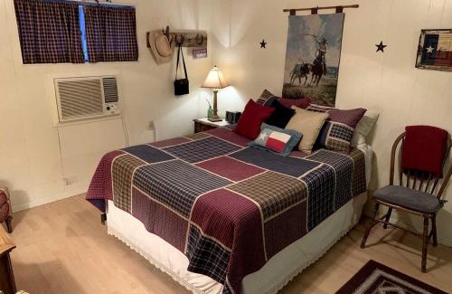 Bandera House | Clear River Cabin on the Medina River in Bandera, Texas