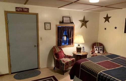 Bandera House | Clear River Cabin on the Medina River in Bandera, Texas