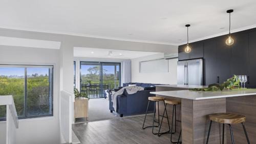 The Entrance North House | 'Clear Water at The Entrance' by Accom Holidays