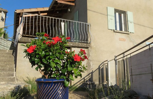 Saint-Paul-le-Jeune House | Clear waters, bed and breakfast "the source