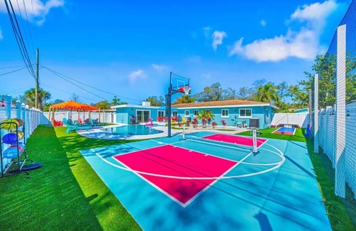 Clearwater House | Clearwater Dream! Singles Pickleball, Heated Pool