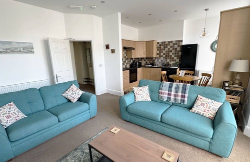 Llandudno Apartment | Clement Lodge Llandudno 2 Bedrooms Sleeps 4 Parking
