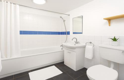 Clerkenwell Apartment | Clerkenwell Flat by Whitecross Street Market