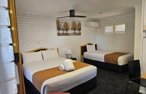 Ormiston Hotel | Cleveland Motor Inn