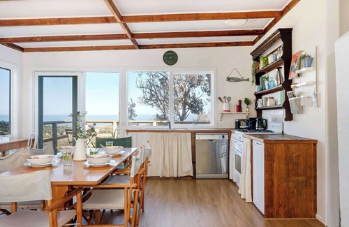 Flinders House | Cleversley Cottage I Ocean Views | Pets | Golf