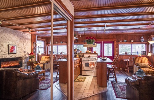 Eureka Springs Historic District Bed & Breakfast | Cliff Cottage Inn - Victorian B&B and Boutique Hotel