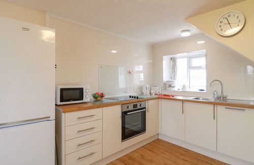 Bridport Cottage | CLIFF FARM NO. 2 COTTAGE, pet friendly in Burton Bradstock