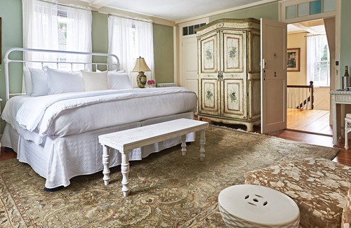 Brant Point Bed & Breakfast | Cliff Lodge