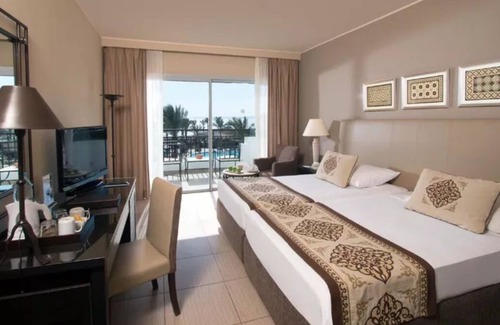 El Hadaba Hotel | Cliff-top Escape l 2 Relaxing Rooms 2/Pool, Spa, Tennis & Private Beach Access