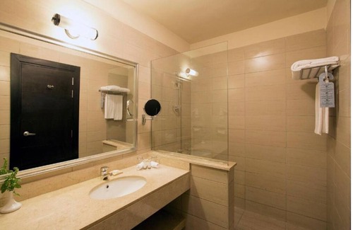 El Hadaba Hotel | Cliff-top Escape l 2 Relaxing Rooms 2/Pool, Spa, Tennis & Private Beach Access