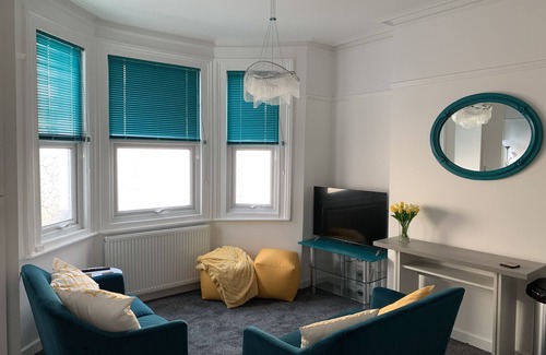 Westcliff-on-Sea Apartment | Cliffside Apartment Within Walking Distance of the Beach and Theatre