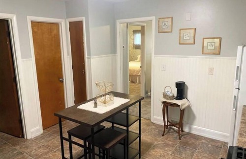 Oneida House | Cliffside Getaway: Turning Stone, Vernon Downs,etc