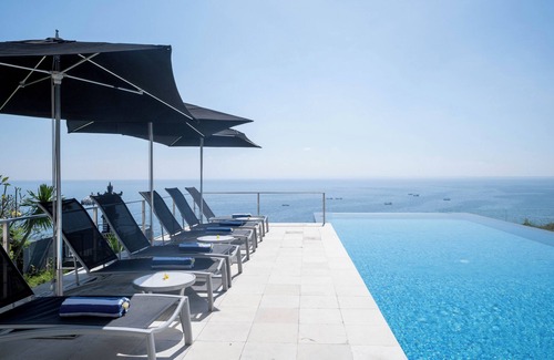 Uluwatu Villa | Cliffside Luxury Villa with Infinity Pool & Panoramic Ocean Views
