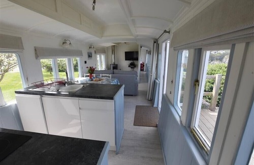 Aberporth Cottage | CLIFFTOP CARRIAGE, romantic, character holiday cottage in Aberporth