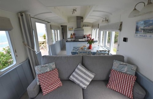 Aberporth Cottage | CLIFFTOP CARRIAGE, romantic, character holiday cottage in Aberporth