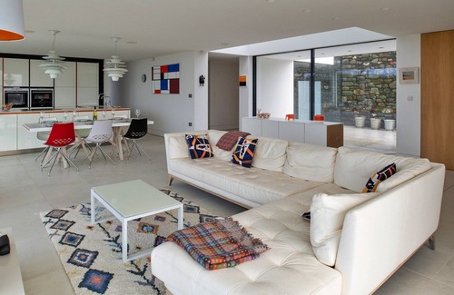 Criccieth House | Clifftop Retreat in Criccieth with Stunning Views