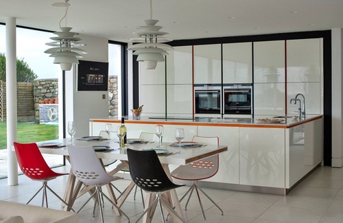 Criccieth House | Clifftop Retreat in Criccieth with Stunning Views