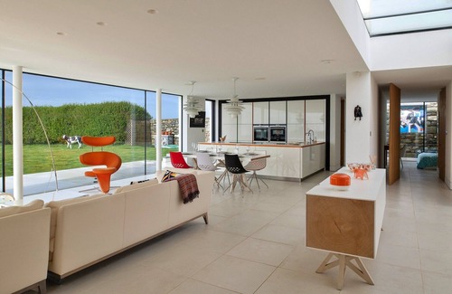 Criccieth House | Clifftop Retreat in Criccieth with Stunning Views